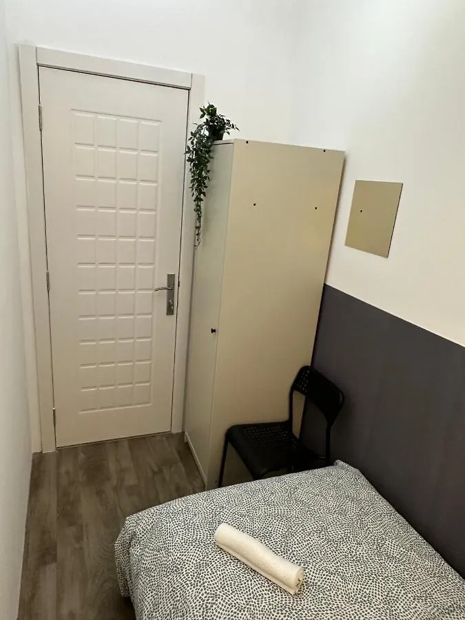 Traveller Partition Room In Al Barsha 1 Near Metro Dubaj