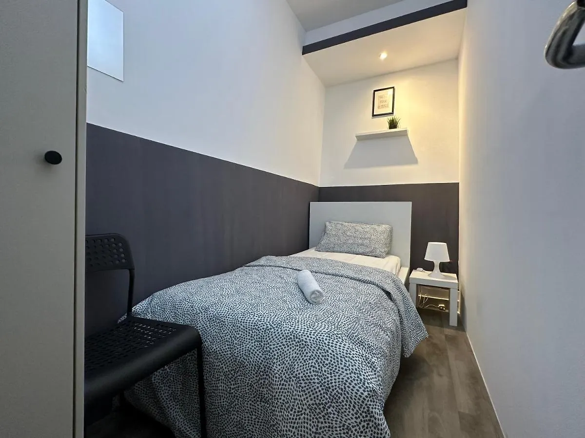 Traveller Partition Room In Al Barsha 1 Near Metro Dubai 0*,